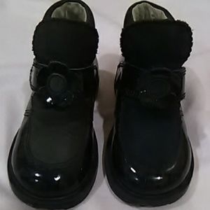 SOLD----Perfect walking shoes!